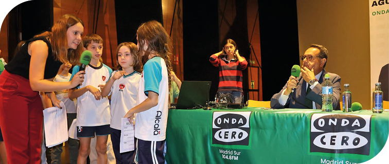 Alumnos de Villaviciosa de Odón participan en directo en Onda Cero Madrid Sur