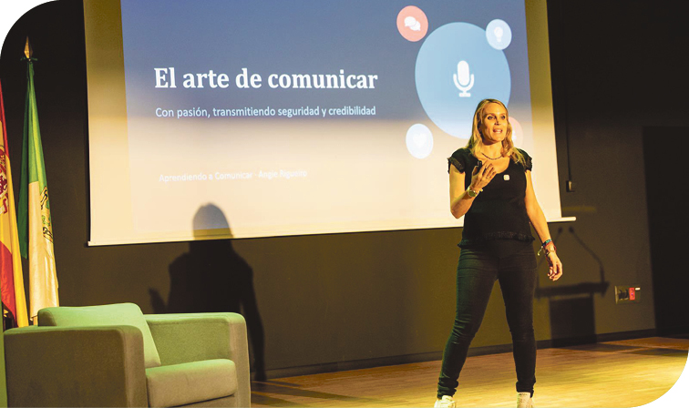 Angie Rigueiro ofrece en Boadilla las claves para hablar en público y comunicar con eficacia