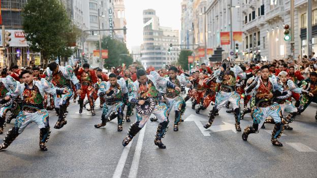 La Comunidad de Madrid llevará a la Gran Vía la fiesta más colorida de Hispanidad 2026 con una cabalgata llena de música, danza, teatro y circo