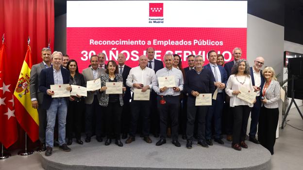 La Comunidad de Madrid reconoce con las Insignias de Plata a empleados públicos de la Agencia Madrid Digital por sus 30 años de servicio