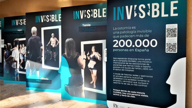El Hospital público Fundación Alcorcón visibiliza a las personas ostomizadas celebrando una jornada y acogiendo la exposición 'Invisible'