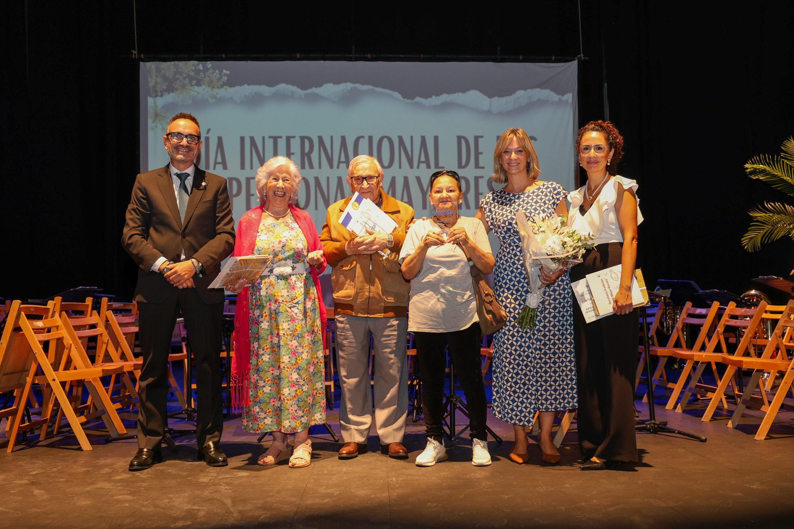 Móstoles homenajea a vecinas centenarias en un emotivo acto por el Día Internacional de las Personas Mayores