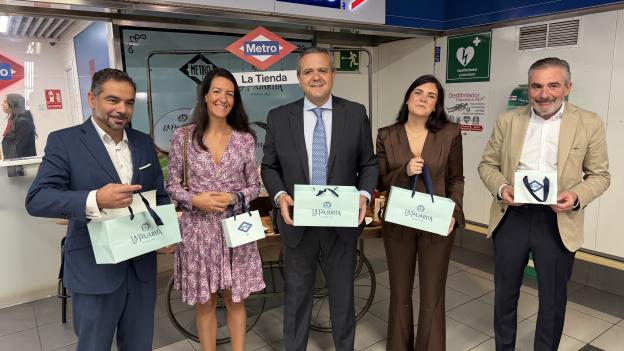 La Comunidad de Madrid presenta una edición especial de caramelos de La Pajarita por el aniversario de Metro