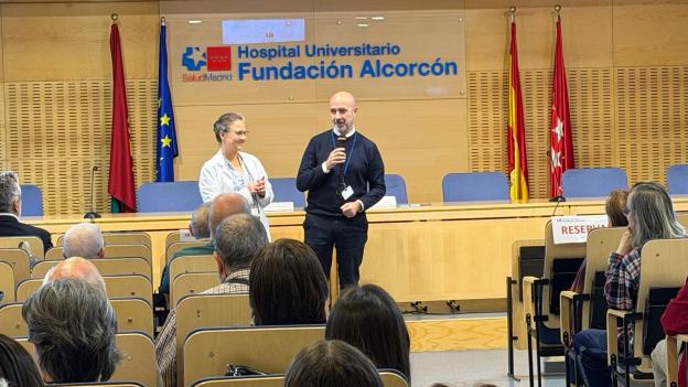 El Hospital público Fundación Alcorcón visibiliza a las personas ostomizadas celebrando una jornada y acogiendo la exposición 'Invisible'