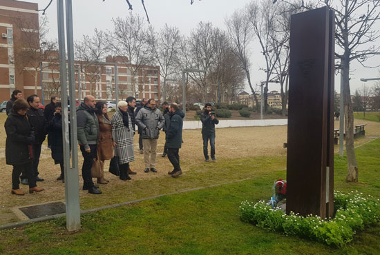 Texto Alternativo: El alcalde y concejales del Gobierno local homenajean a las víctimas del Holocausto en el 75 aniversario de la liberación de Auschwitz