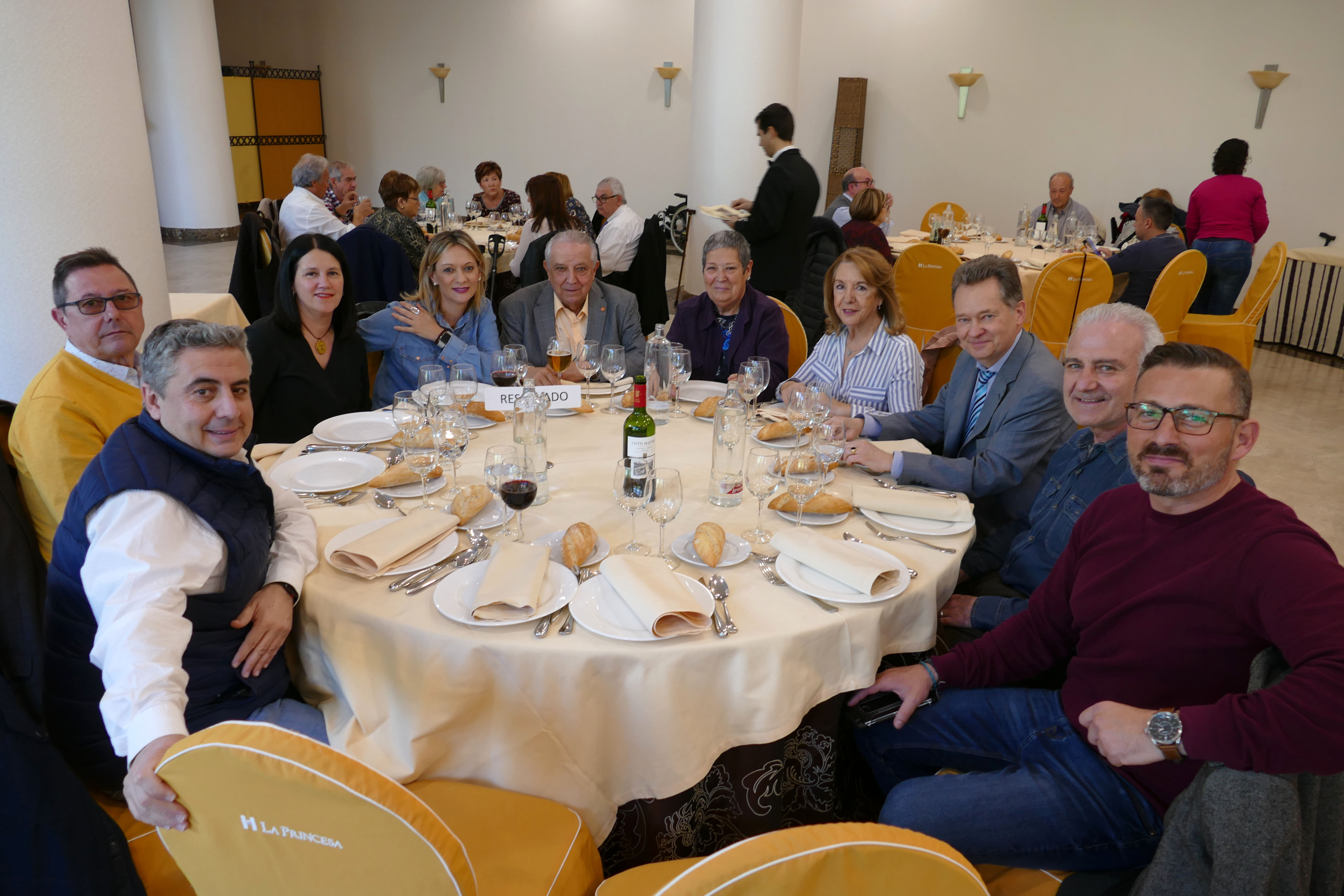 Texto Alternativo: La Asociación Mostoleña de Esclerosis Múltiple (AMDEM) organiza su comida anual