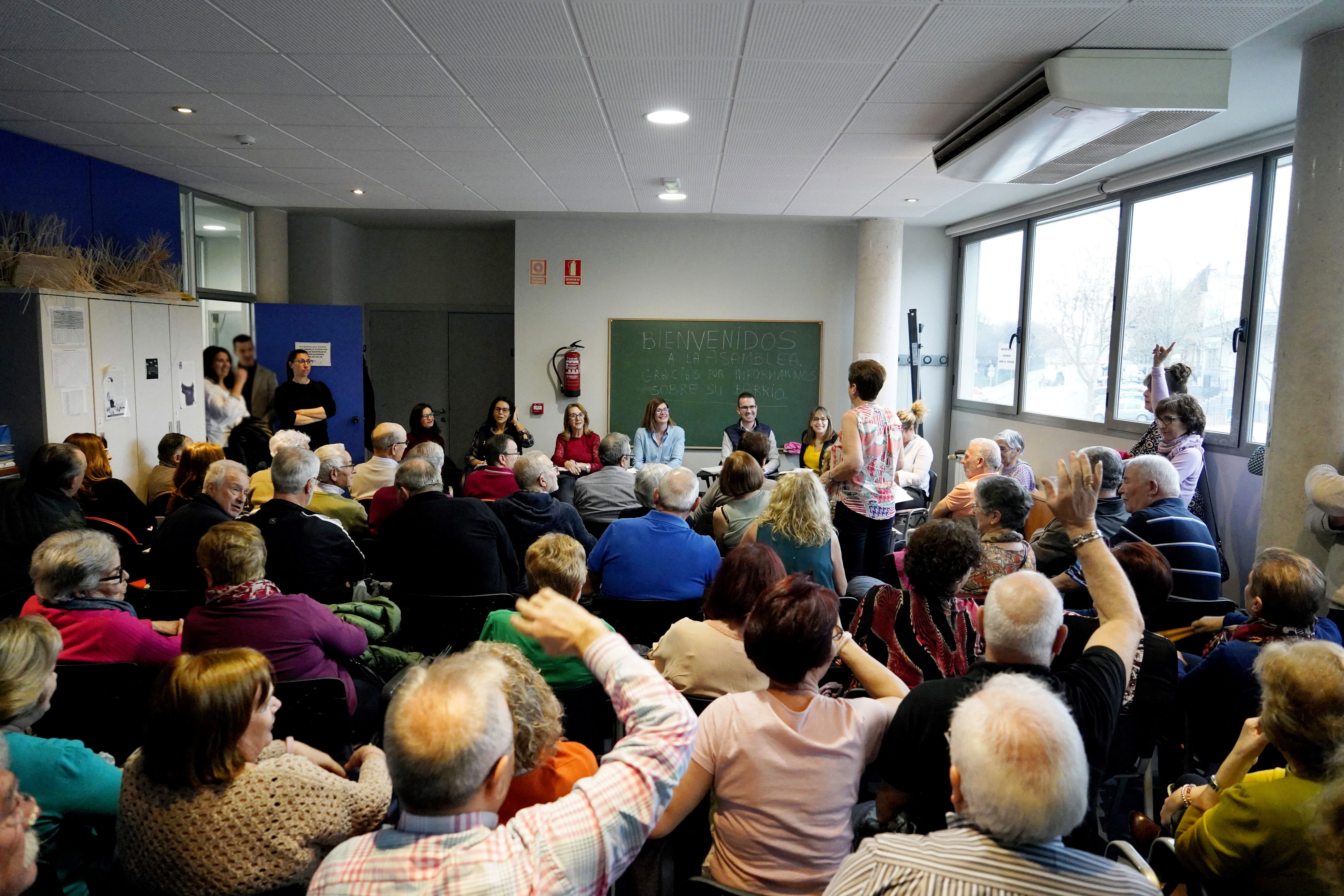 Texto Alternativo: El Gobierno local celebra una Asamblea Vecinal Abierta en el barrio de La Princesa