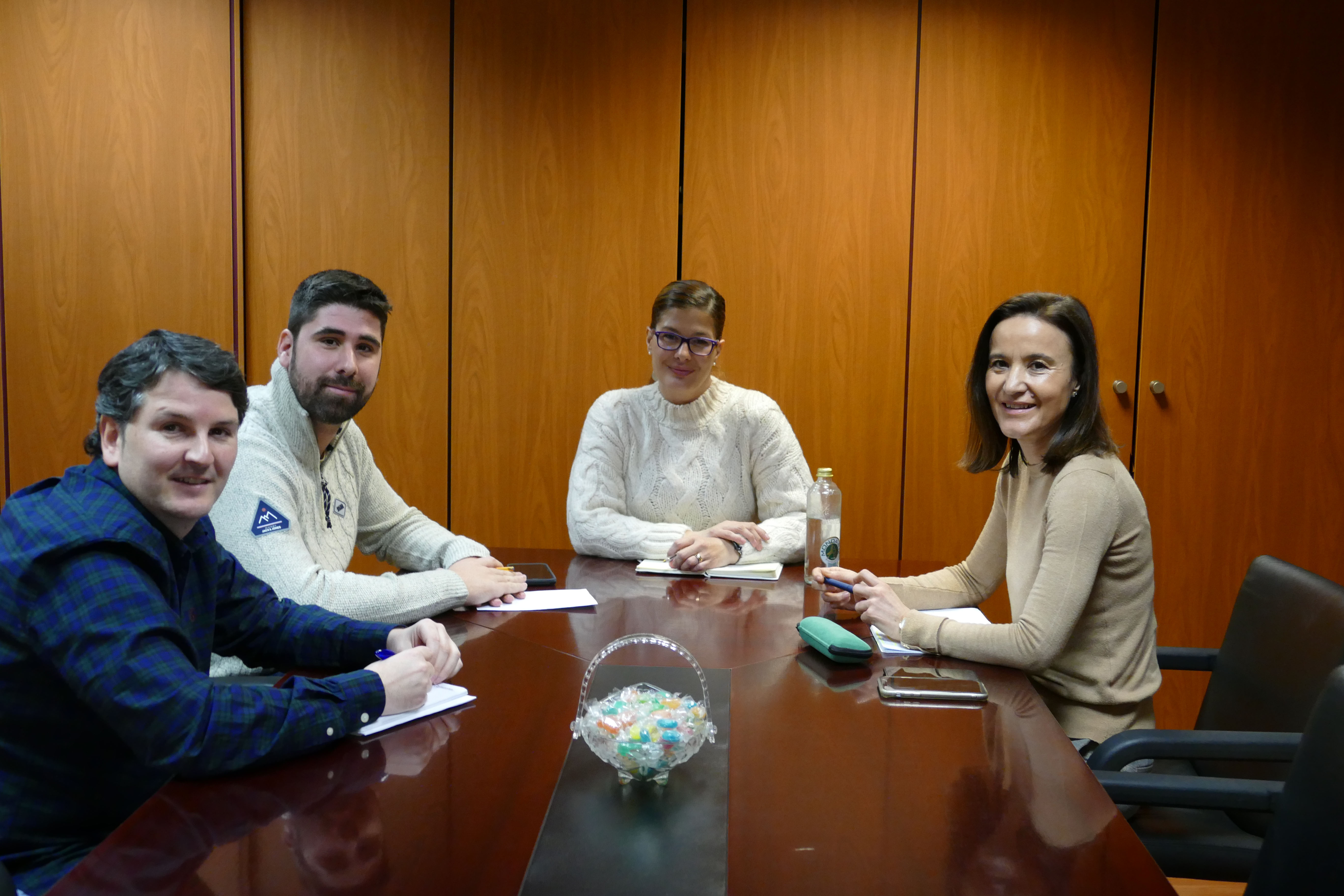 Texto Alternativo: Reunión de la Alcaldesa y el Concejal de Seguridad, Convivencia, Cultura y Transición Ecológica