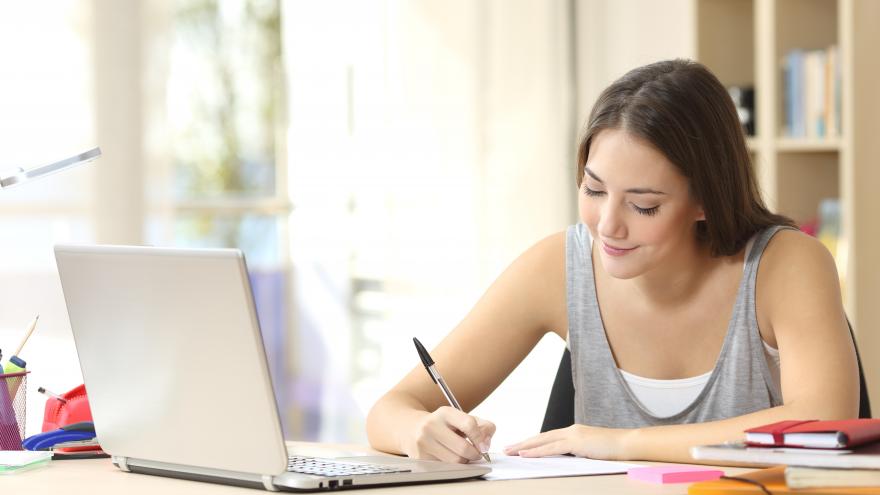 Texto Alternativo: El 90% de los alumnos de Bachillerato de la Comunidad de Madrid cumple con sus trabajos online