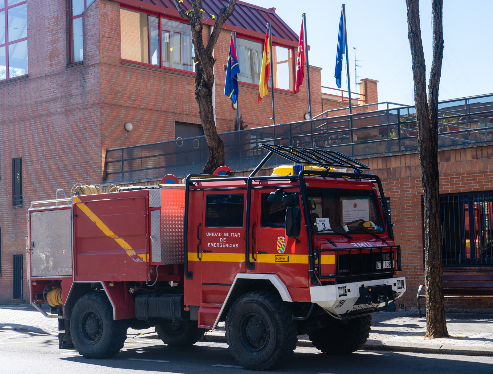 Texto Alternativo: Los bomberos de Móstoles colaboran en la limpieza y desinfección de las residencias de la ciudad