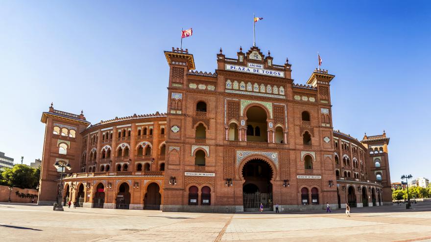 Texto Alternativo: Restauramos la cubierta de las oficinas del Centro de Asuntos Taurinos en Las Ventas