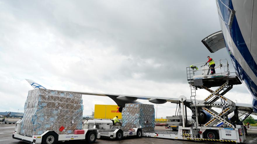 Texto Alternativo: Díaz Ayuso consigue que los aviones con material sanitario queden exentos de tasas