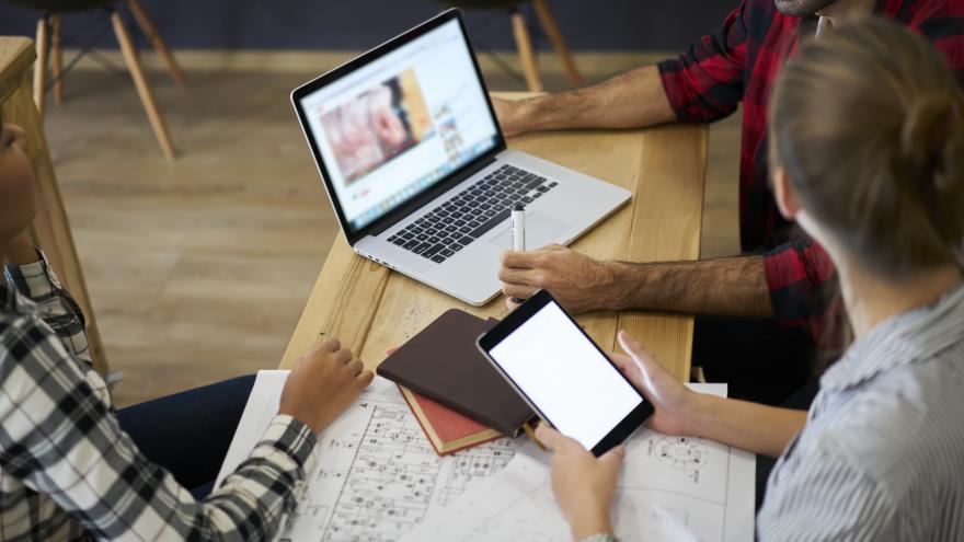 Texto Alternativo: La Comunidad de Madrid crea una plataforma para el intercambio de productos y servicios entre pymes y autónomos