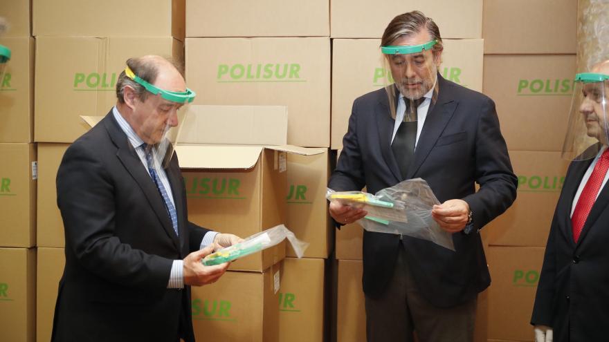Texto Alternativo: La Comunidad entrega 10.000 pantallas individuales de protección para los empleados públicos de Justicia