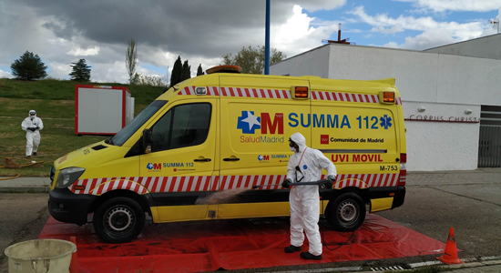 Texto Alternativo: Los Bomberos de Leganés desinfectan 465 vehículos sanitarios en la estación de descontaminación instalada en Leganés
