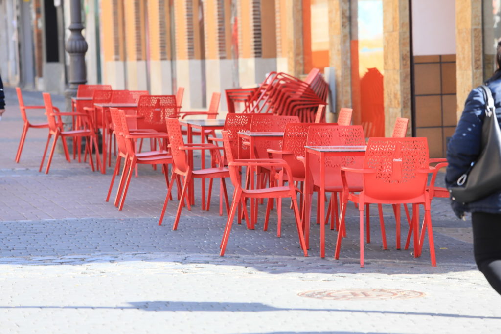 Texto Alternativo: El Gobierno municipal propondrá no cobrar la tasa de terrazas y veladores hasta el verano de 2021