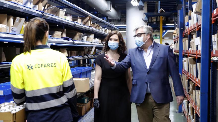Texto Alternativo: Díaz Ayuso resalta la “valentía” de los farmacéuticos durante el COVID-19