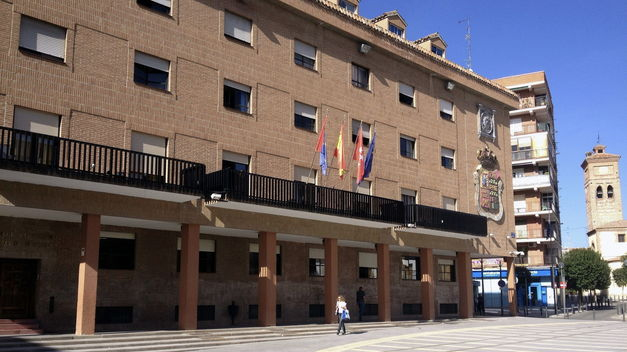 Texto Alternativo: El Gobierno de Móstoles habilita un novedoso servicio de asesoramiento gratuito a empresarios, autónomos y ciudadanos frente al COVID-19
