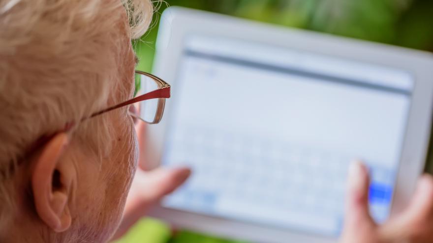 Texto Alternativo: El Gobierno de la Comunidad realiza un pilotaje con Microsoft en una plataforma para informar a familiares de ingresados