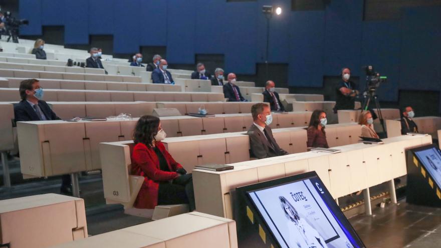Texto Alternativo: Díaz Ayuso asiste a la el Gobierno de la Comunidad de Madrid presentación del Informe COTEC 2020 presidida por SSMM los Reyes