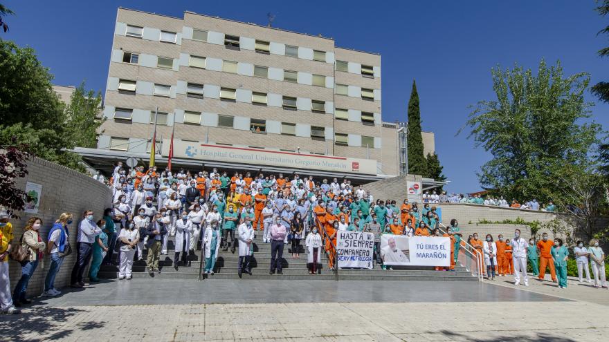 Texto Alternativo: El Hospital Gregorio Marañón despide al doctor Alberto Tejedor, fallecido por Covid