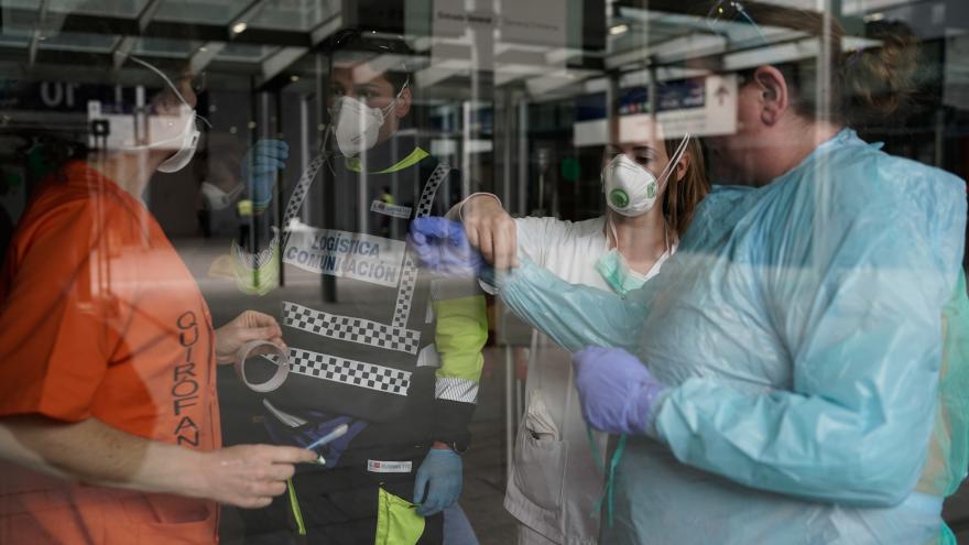 Texto Alternativo: El Gobierno de la Comunidad de Madrid aprueba casi 11 millones para material sanitario utilizado en el Hospital de IFEMA