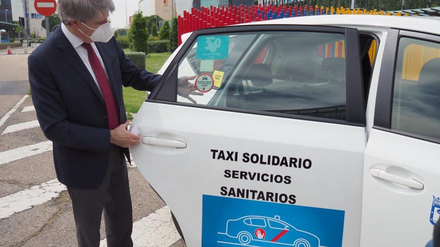 Texto Alternativo: Reconocemos al sector del taxi con un distintivo por su trabajo durante la crisis del coronavirus