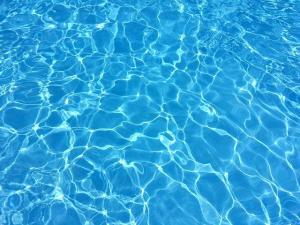Texto Alternativo: El Programa de Vigilancia y Control Sanitario de las Piscinas de Verano velará por la correcta adaptación de las medidas saludables y de seguridad tras la crisis sanitaria