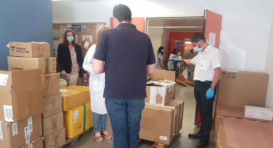 Texto Alternativo: El Ayuntamiento de Leganés entrega 5.000 nuevos test rápidos de Coronavirus al Hospital Severo Ochoa