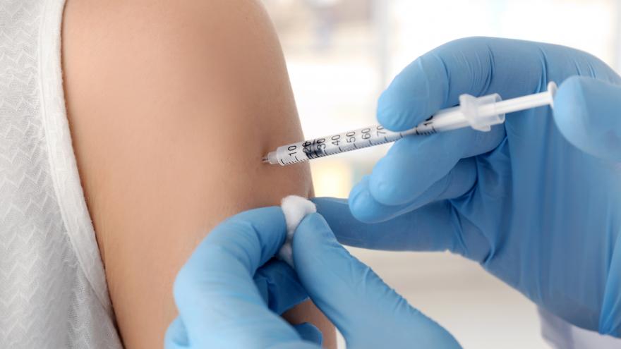 Texto Alternativo: Priorizamos en la vacunación, atención a crónicos y polimedicados en los centros de salud
