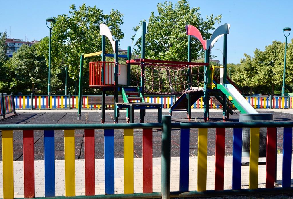Texto Alternativo: El Gobierno de Móstoles reabre las áreas infantiles del municipio