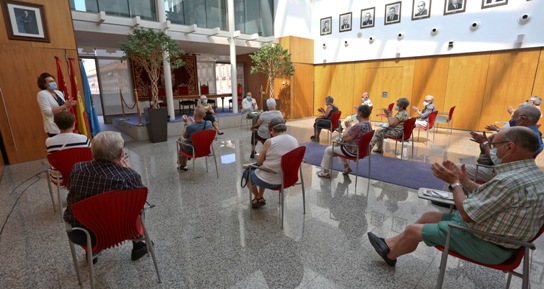 Texto Alternativo: Recibimos a los representantes de las Juntas directivas de los centros de mayores municipales