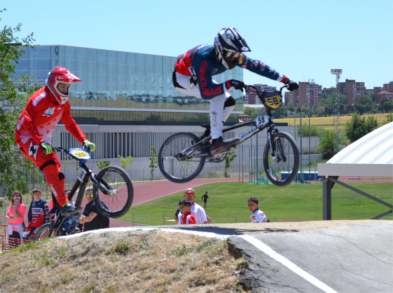 Texto Alternativo: Móstoles mejora y moderniza el circuito de BMX del polideportivo Andrés Torrejón