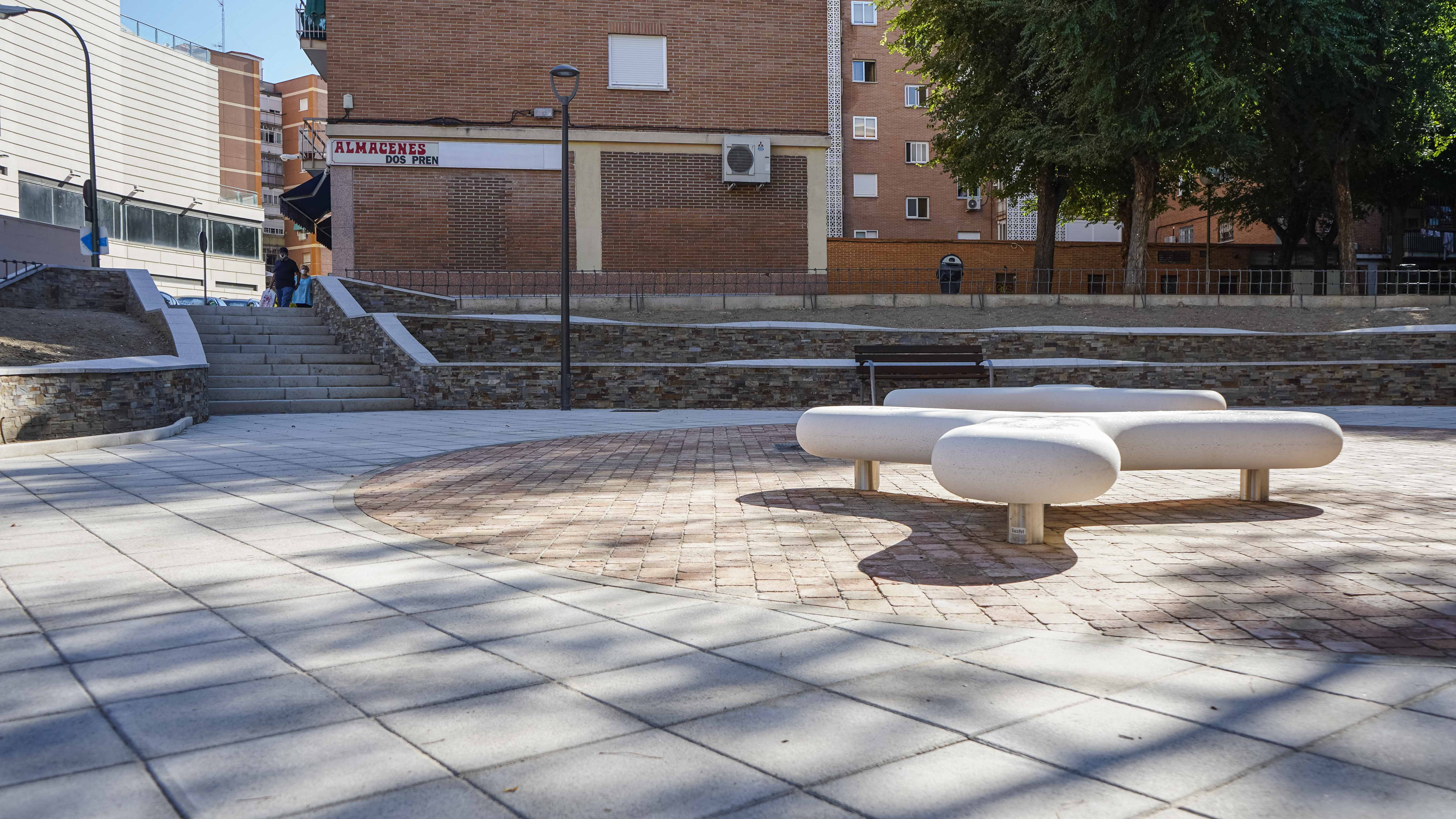 Texto Alternativo: Finaliza la remodelación integral de un espacio público para uso de los ciudadanos entre las calles Río Genil y Río Bidasoa