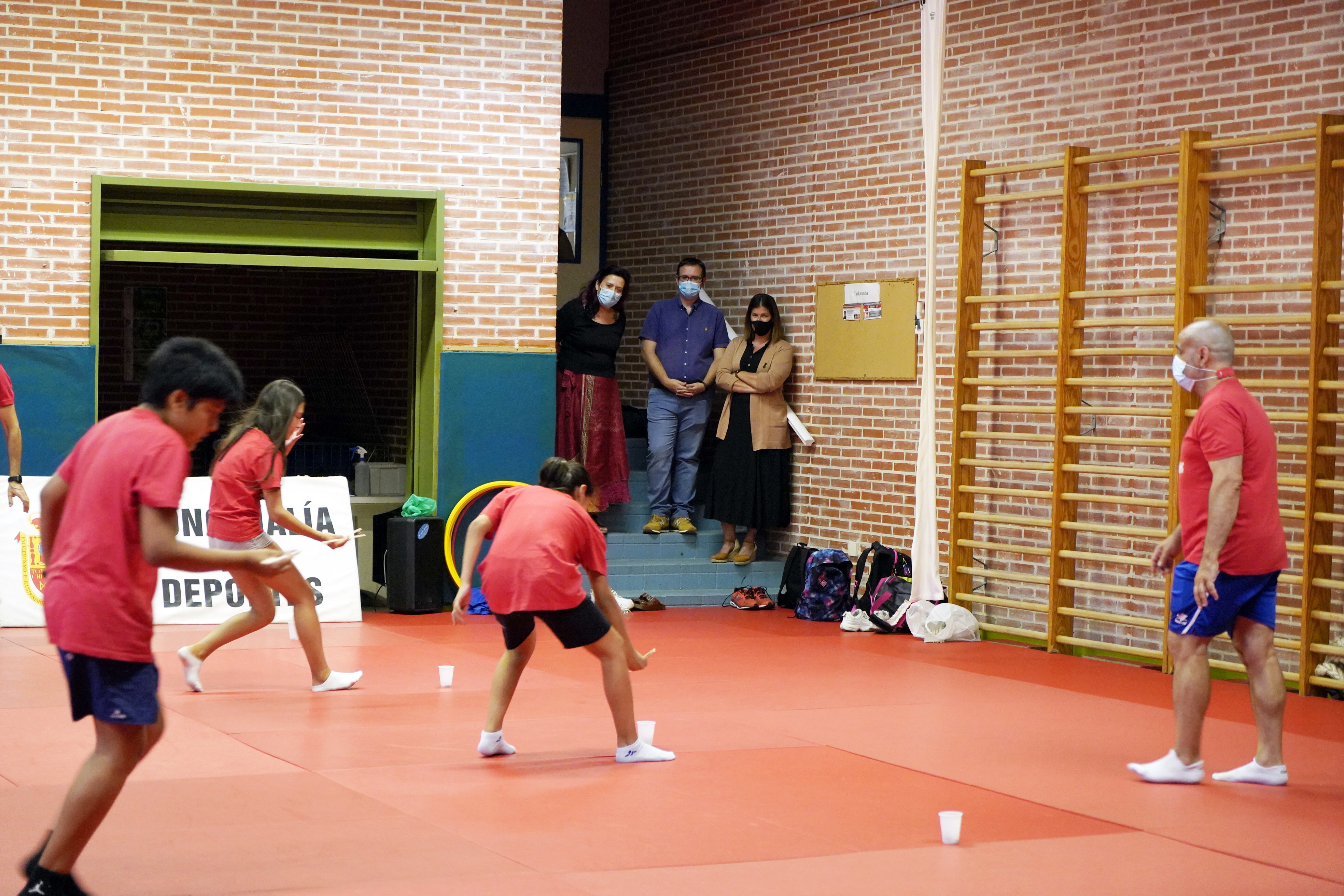 Texto Alternativo: La Alcaldesa Noelia Posse visita las colonias deportivas de verano