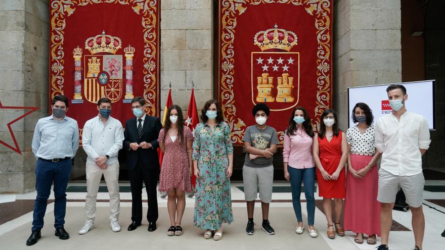 Texto Alternativo: Díaz Ayuso el Gobierno de la Comunidad de Madrid presenta el nuevo Carné Joven