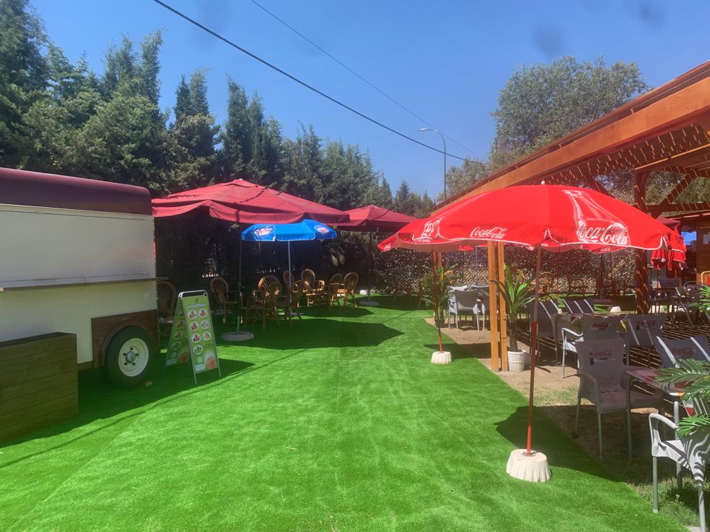 Texto Alternativo: La piscina del polideportivo Andrés Torrejón cuenta con una nueva cafetería-merendero