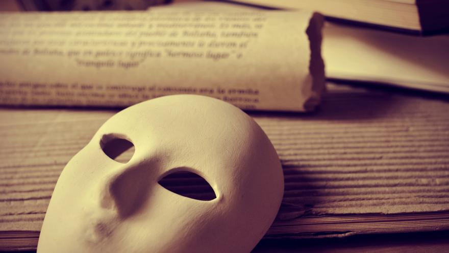 Texto Alternativo: Recuperamos las visitas teatralizadas al Real Coliseo Carlos III de San Lorenzo de El Escorial
