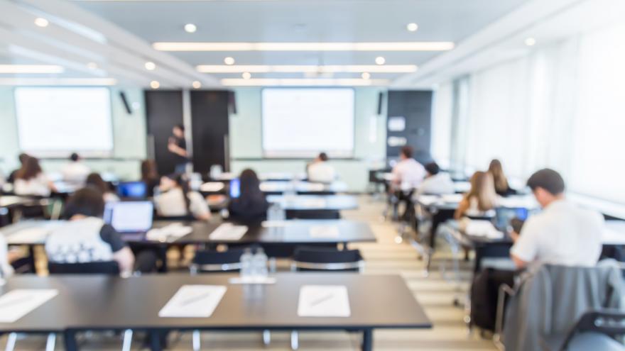 Texto Alternativo: Reanudaremos en septiembre los cursos para empleados públicos aplazados por el COVID-19