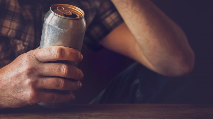 Texto Alternativo: La Comunidad pide a los Ayuntamientos y a la Delegación del Gobierno que impidan botellones frente al COVID19
