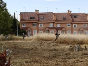 Texto Alternativo: El Ayuntamiento de Alcorcón aborda el desbroce de 930.000 metros cuadrados de parcelas urbanas de titularidad municipa
