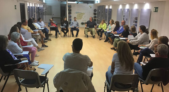 Texto Alternativo: Abierto el plazo de inscripción para colaborar como voluntario enseñando español a inmigrantes