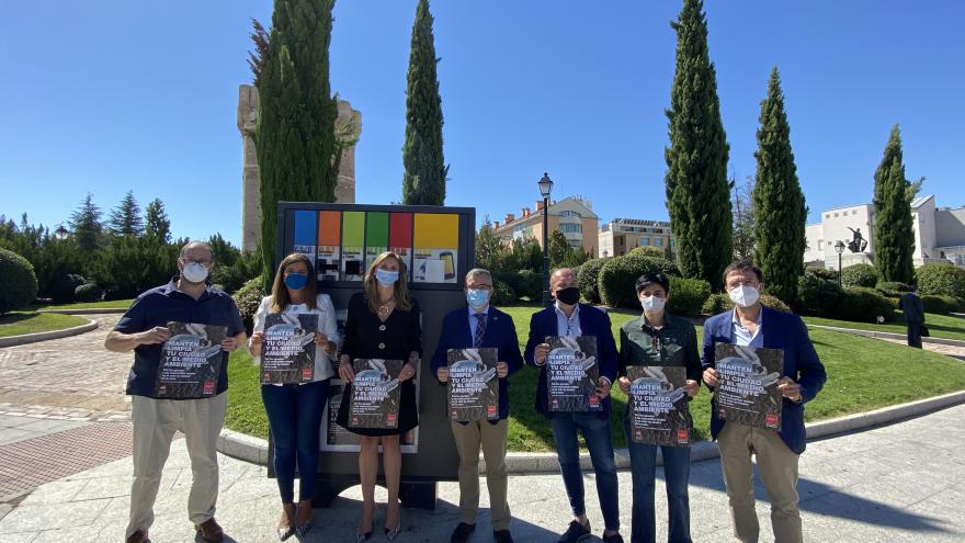 Texto Alternativo: Difundimos una campaña para concienciar sobre la manera correcta de desechar mascarillas y guantes