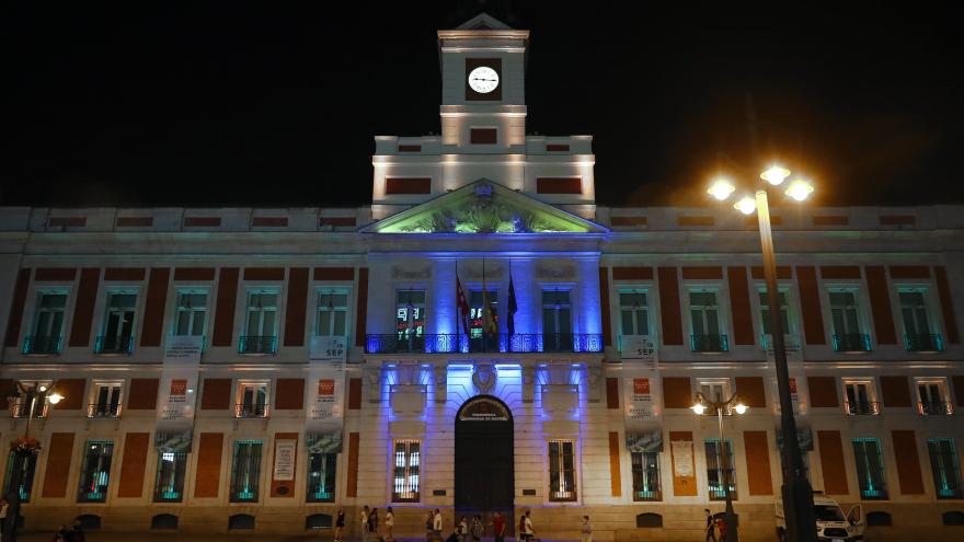 Texto Alternativo: Iluminamos con los colores de la bandera de Brasil la Real Casa de Correos en su Día Nacional
