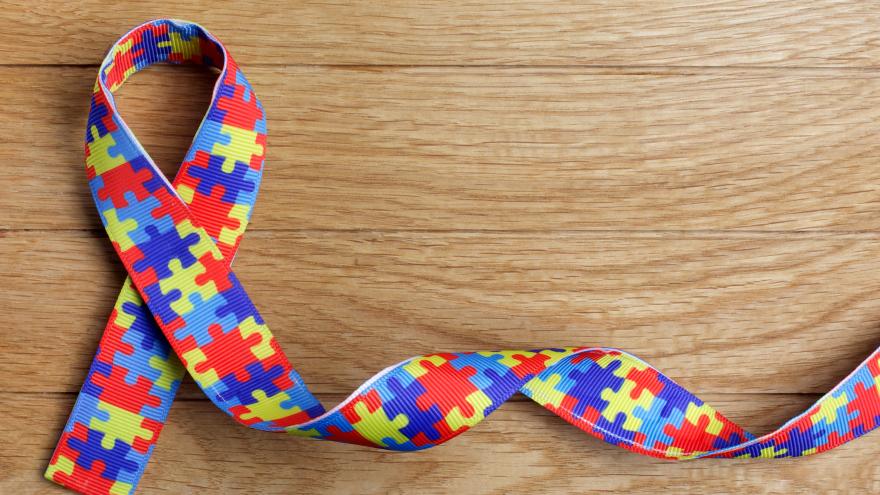Texto Alternativo: El Gobierno de la Comunidad de Madrid refuerza la atención a personas con trastornos del espectro del autismo