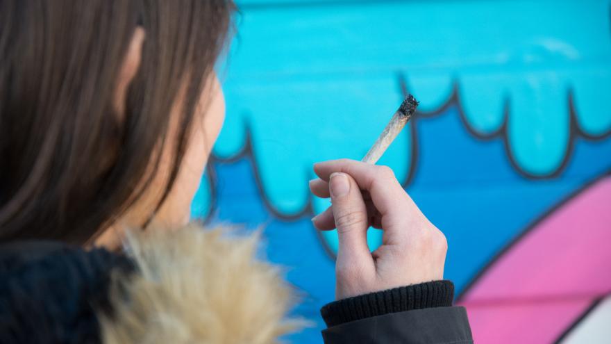 Texto Alternativo: Díaz Ayuso lanzará un plan contra las drogas y otras adicciones en niños y adolescentes