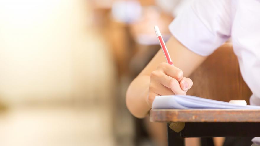 Texto Alternativo: Duplicamos las becas de Bachillerato hasta alcanzar los 9 millones de euros y 3.000 beneficiarios