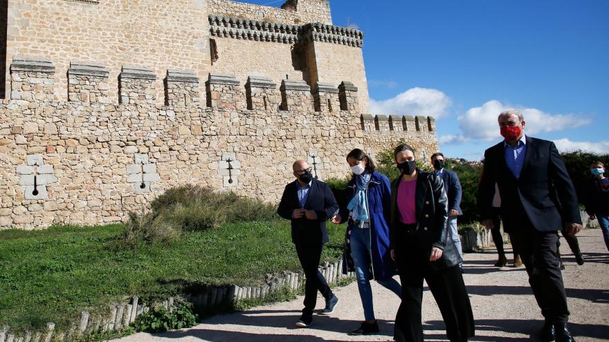 Texto Alternativo: El Gobierno de la Comunidad celebra el Día Mundial del Turismo en el Castillo de los Mendoza de Manzanares el Real