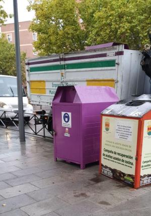 Texto Alternativo: ESMASA instala cinco contenedores para el depósito de mascarillas