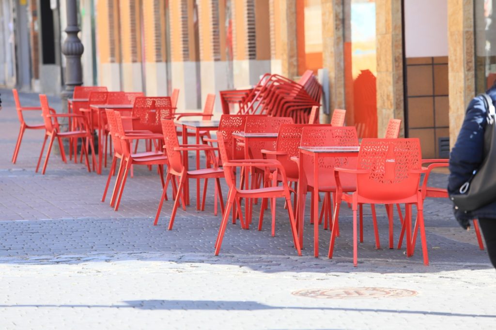 Texto Alternativo: Ayuntamiento y asociaciones de hosteleros retoman la ordenanza de terrazas y veladores